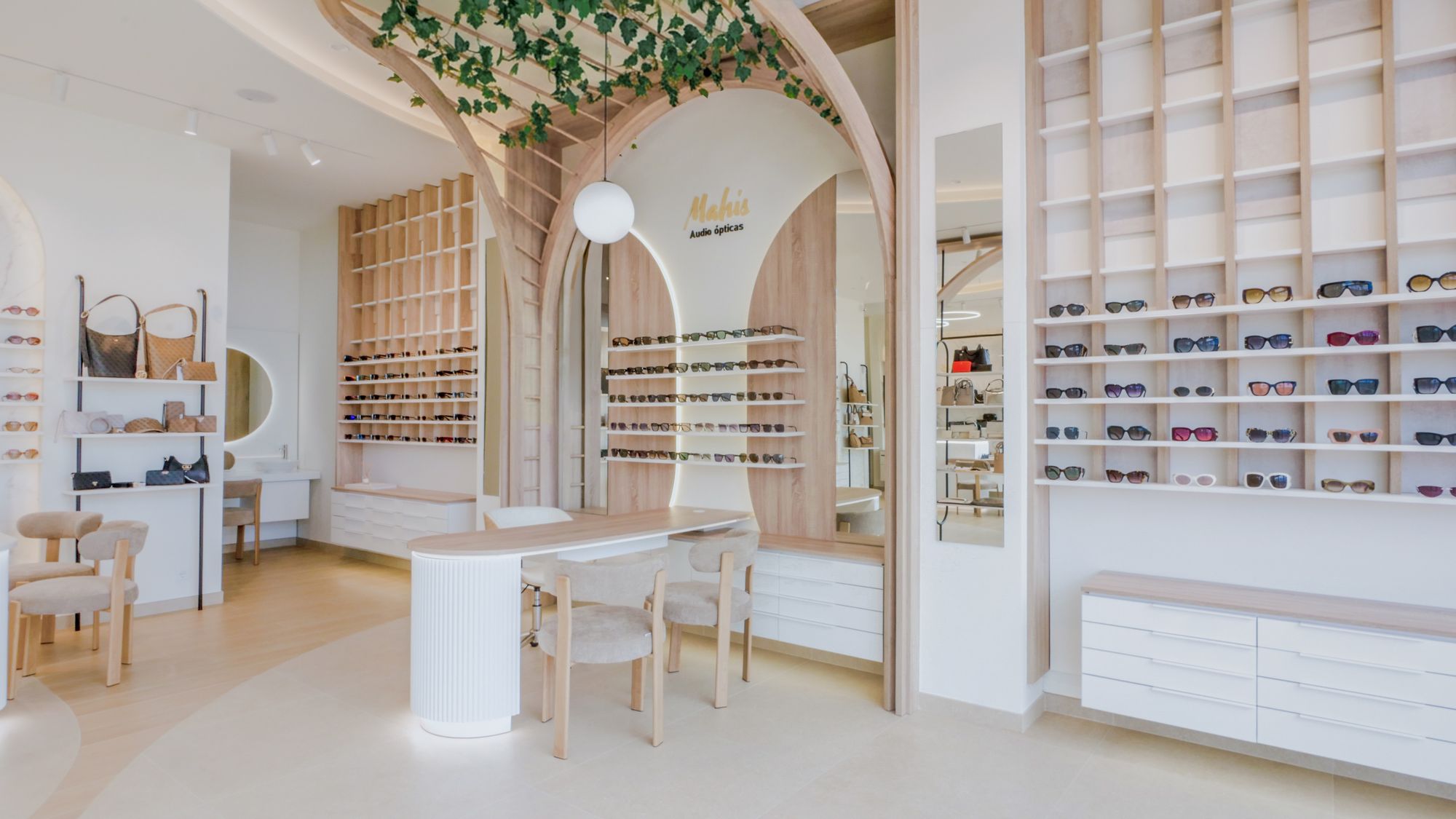 Boutique Mahis — Zona expositiva