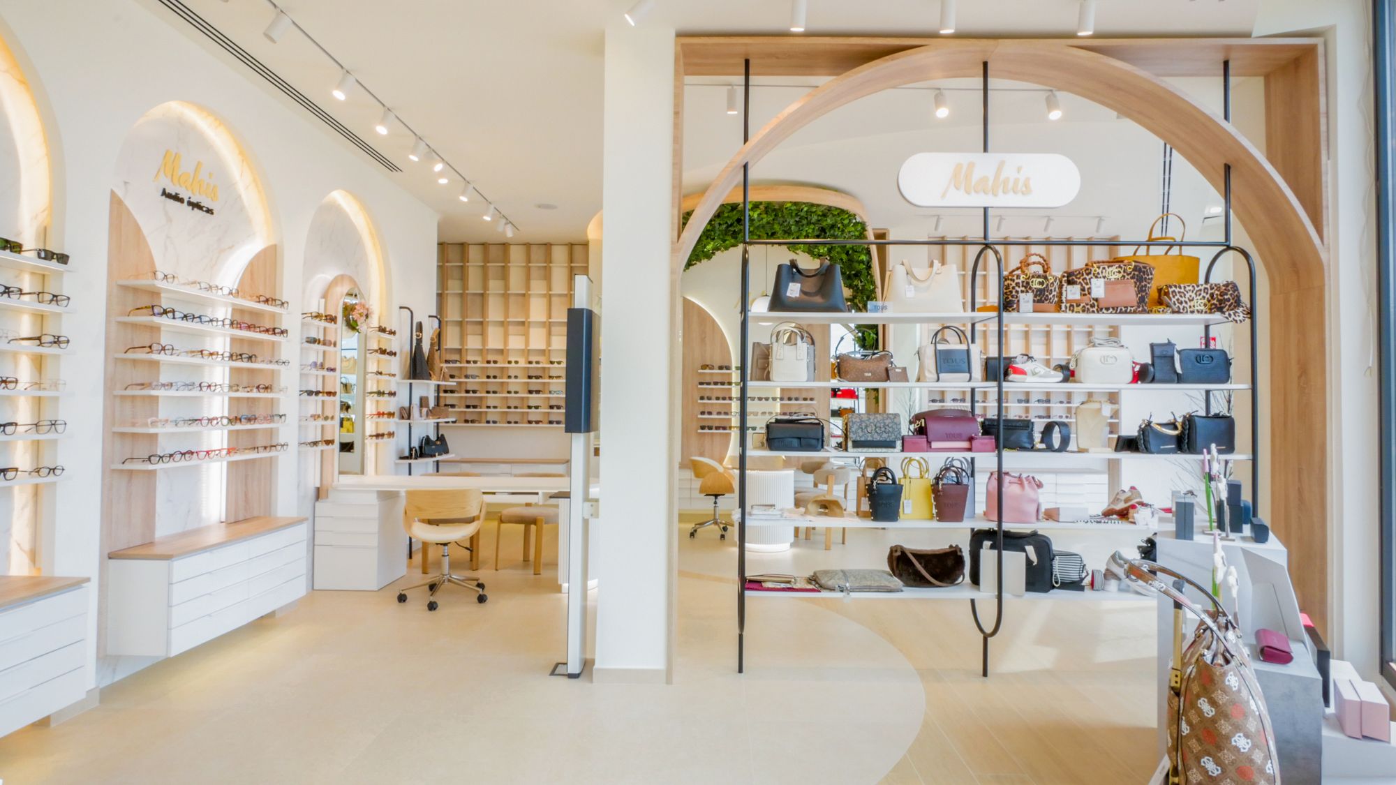 Boutique Mahis — vista general de la reforma terminada