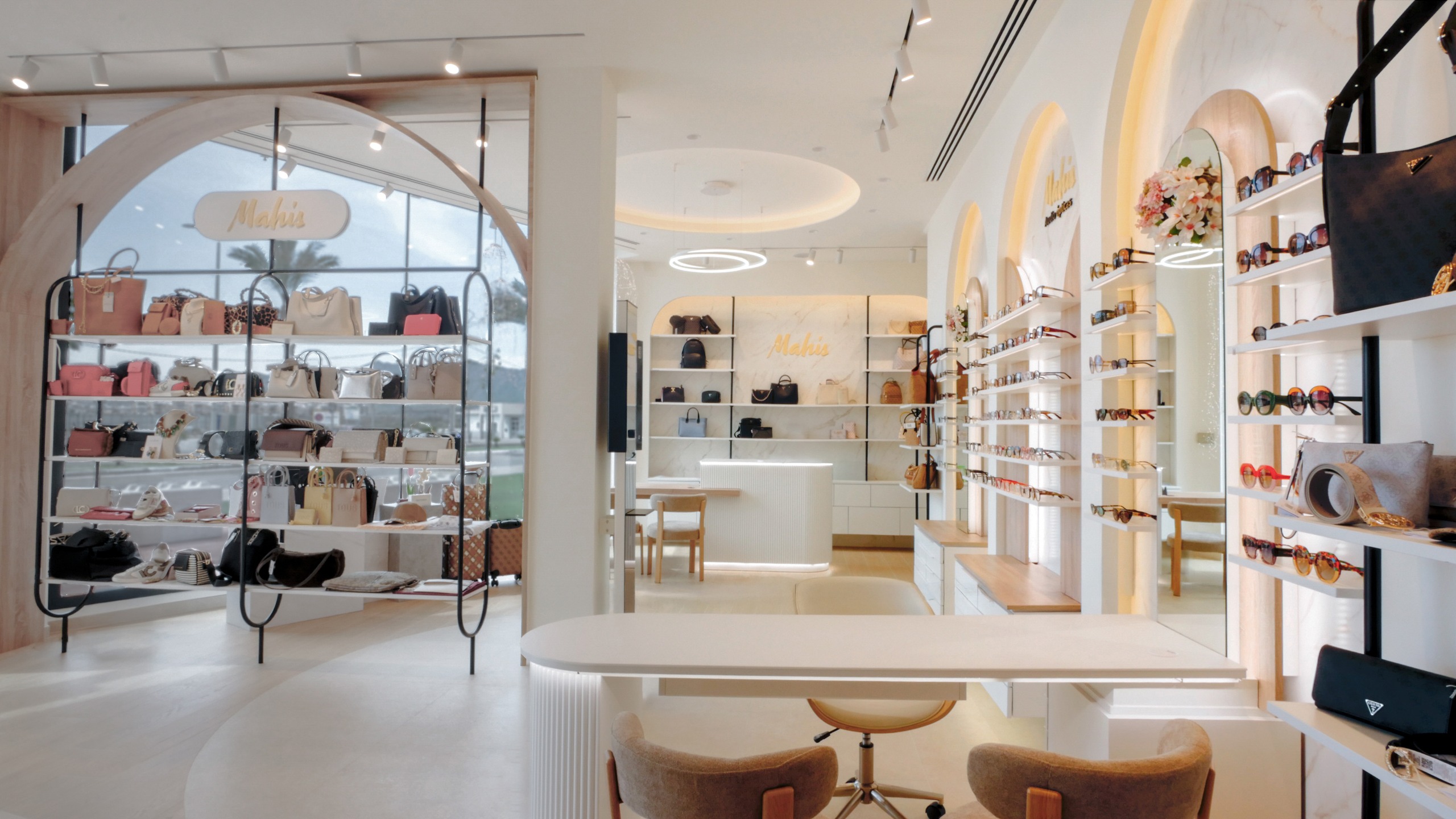 Reforma de boutique óptica Mahis en Almería — vvivve